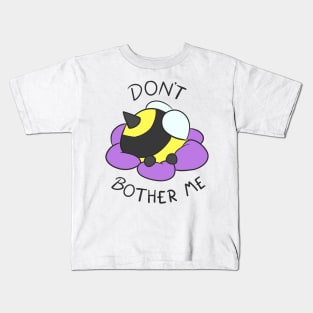 Don't bother me - Bee headfirst in flower Kids T-Shirt